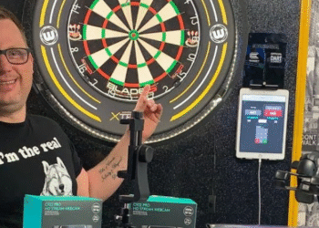 Hot to play darts online